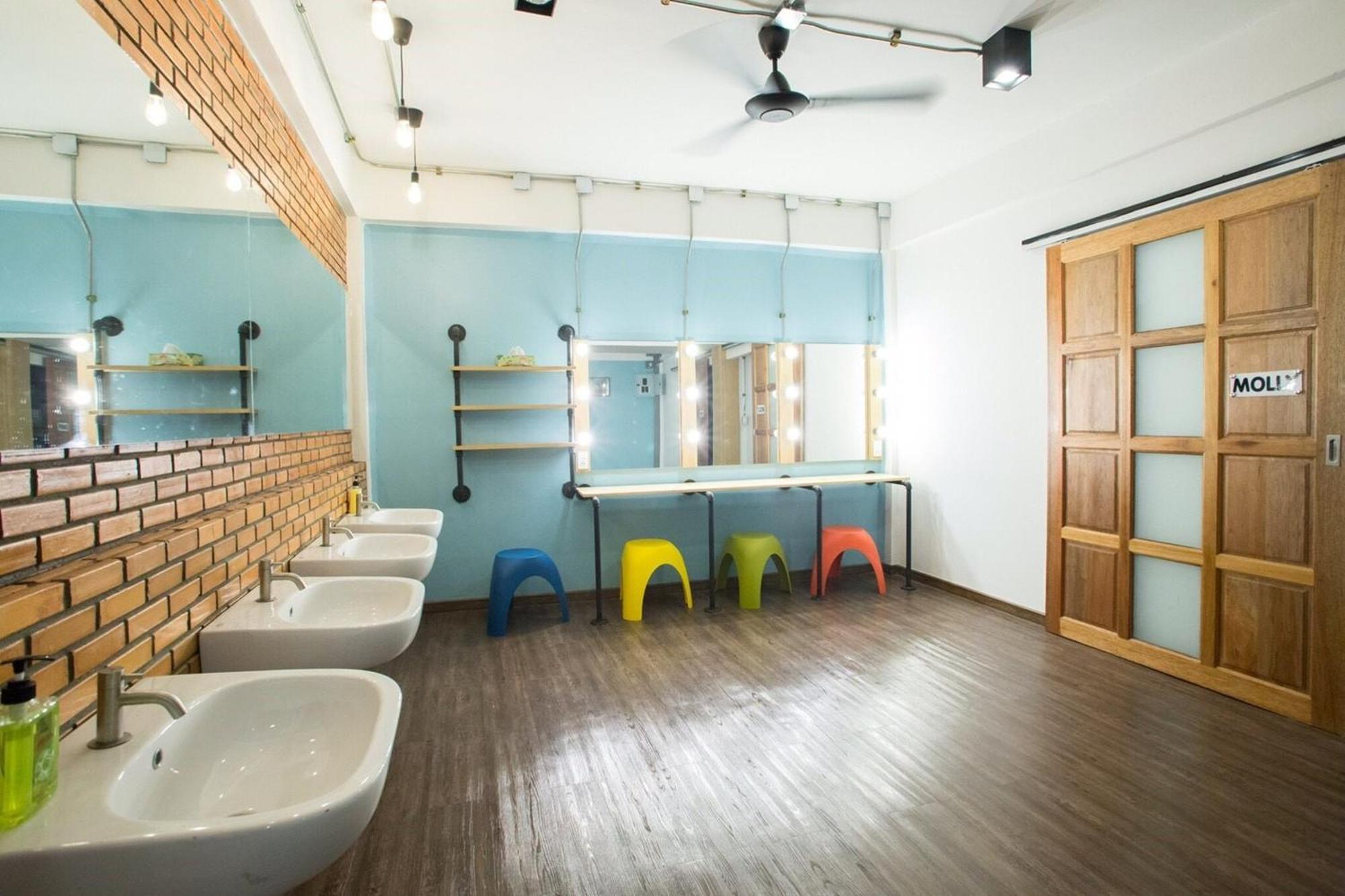 Vestique Hostel Чиангмай Екстериор снимка