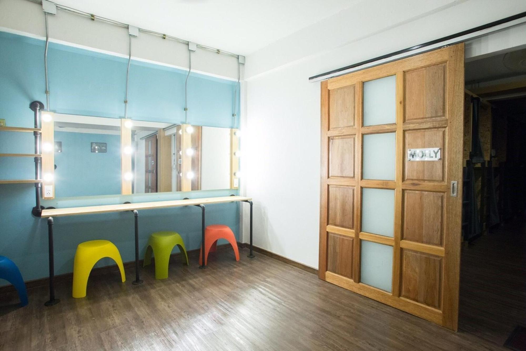 Vestique Hostel Чиангмай Екстериор снимка