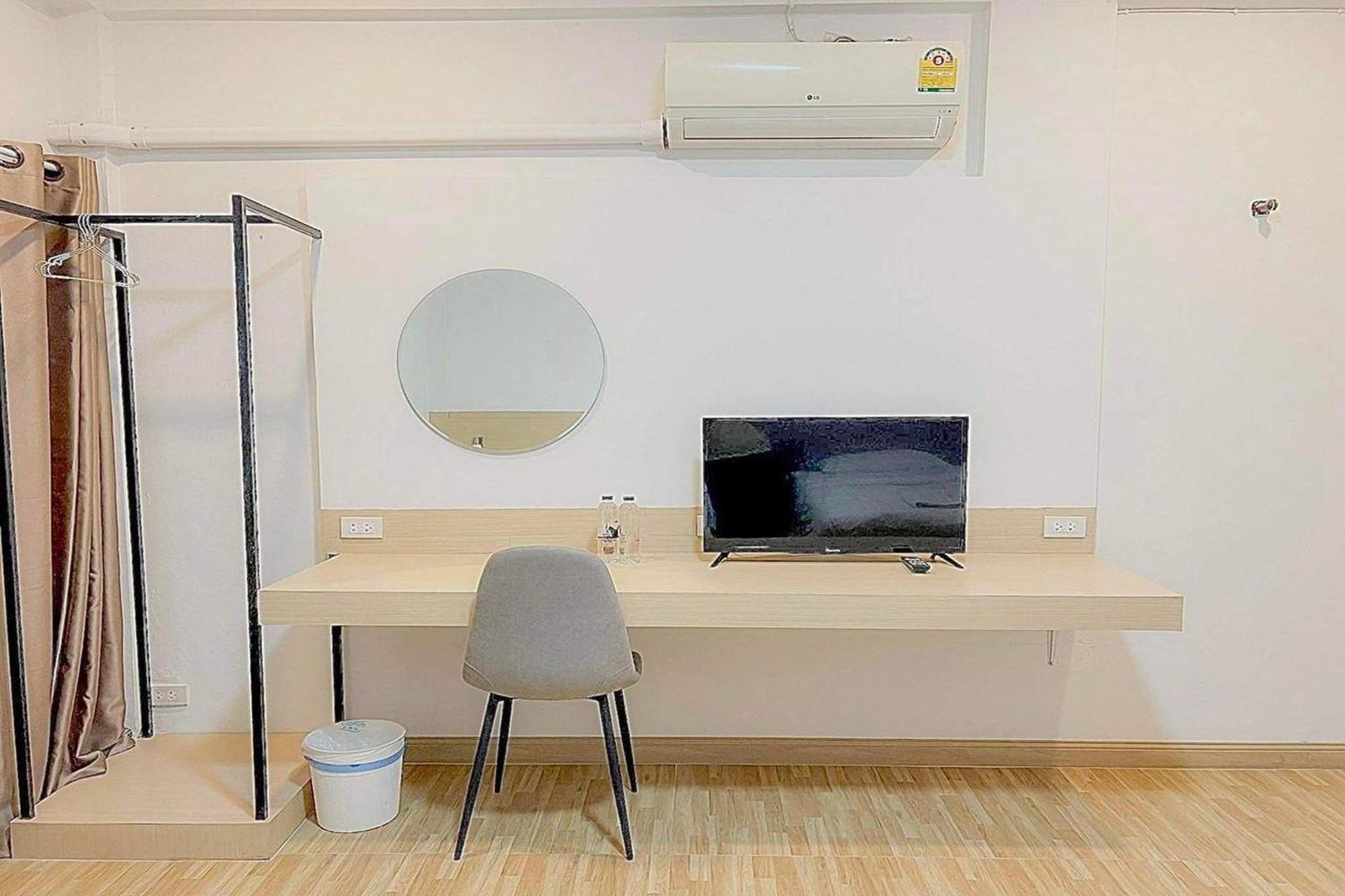 Vestique Hostel Чиангмай Екстериор снимка
